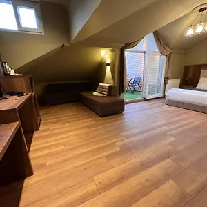 Real King Hotel